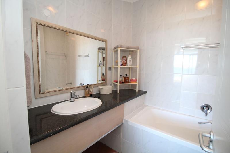 To Let 2 Bedroom Property for Rent in Lagoon Beach Western Cape